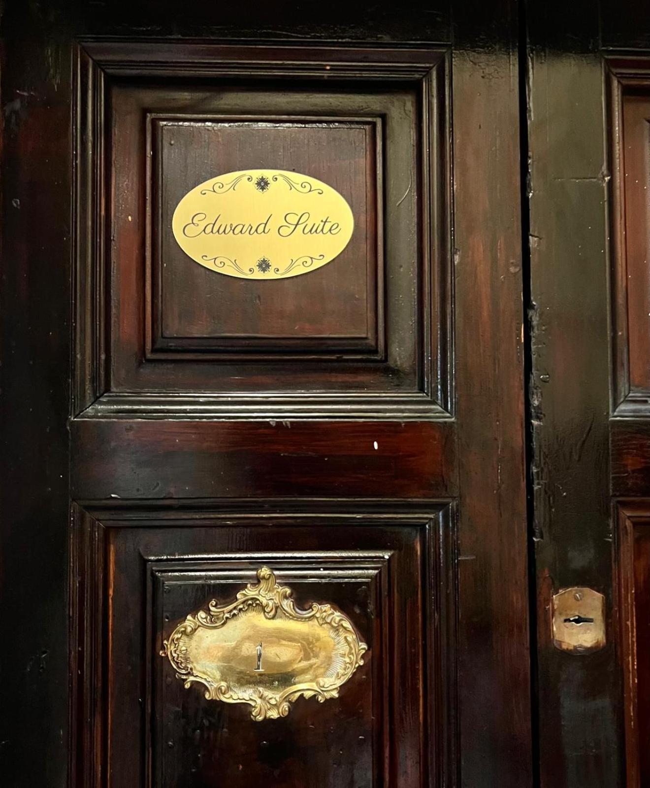 Edward Suite Florence Luaran gambar