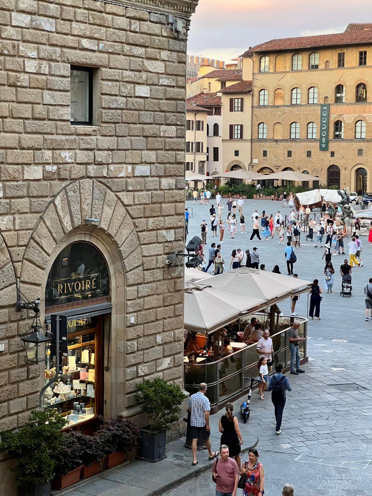 Edward Suite Florence Luaran gambar